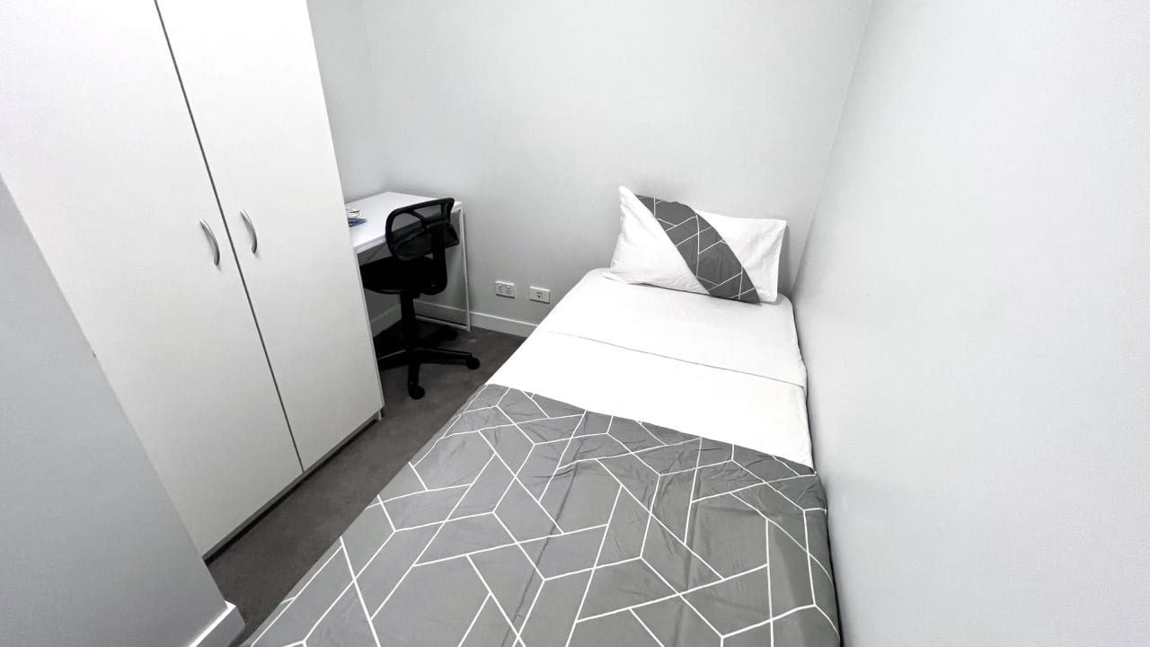 Furnished room in a flatshare