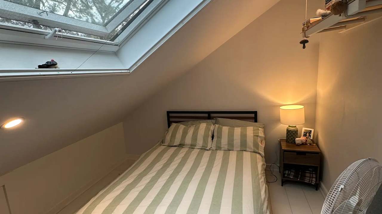 Furnished room in a flatshare