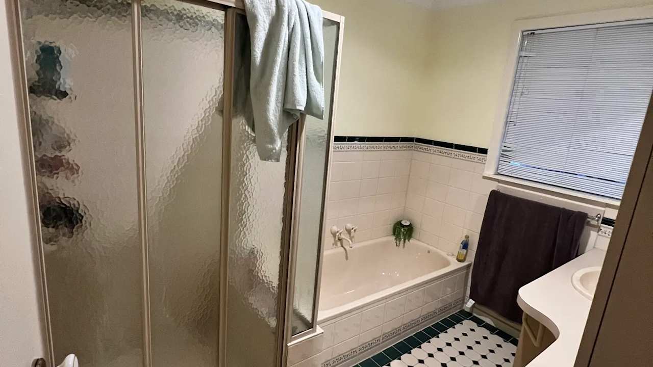 Room in a share house