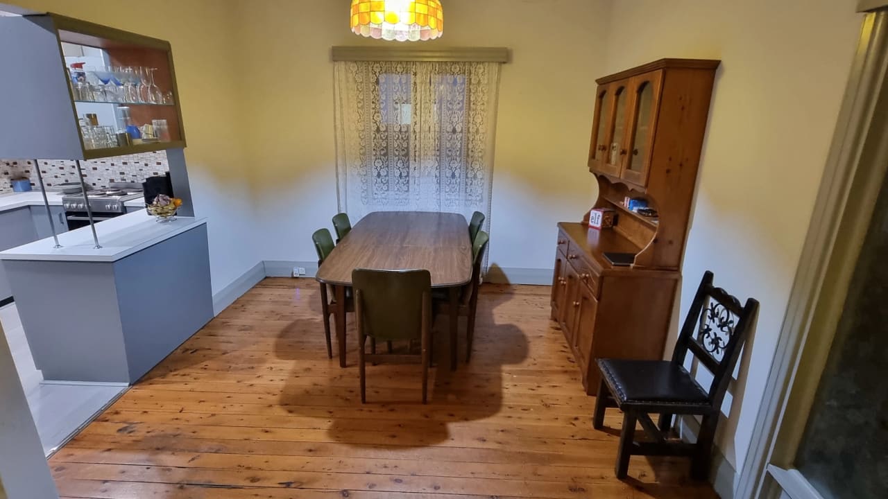 Room in a share house