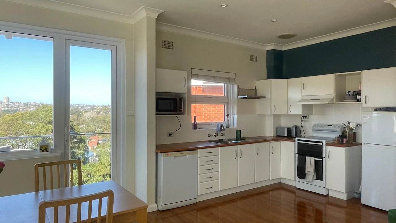 Furnished room in a flatshare