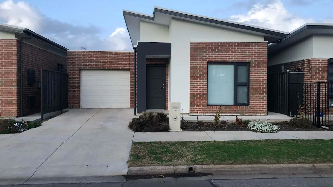Whole property with 2 rooms for rent