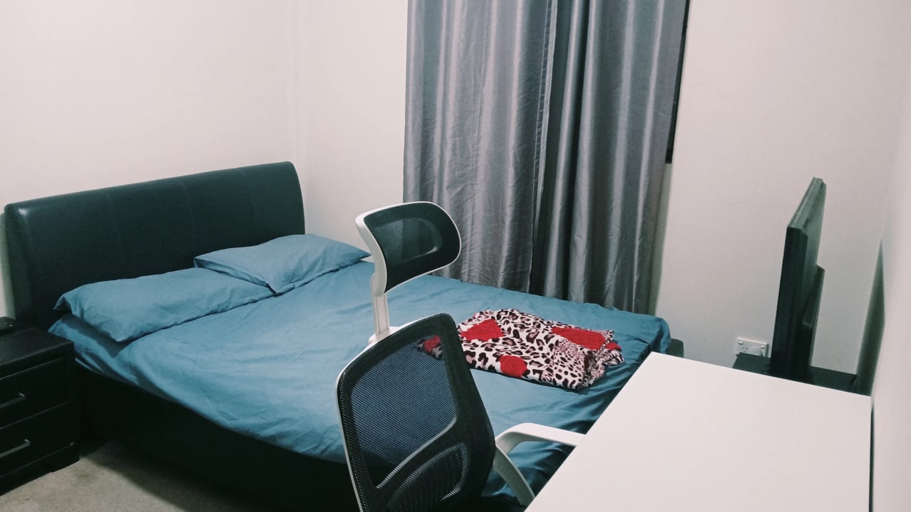Furnished room in a flatshare