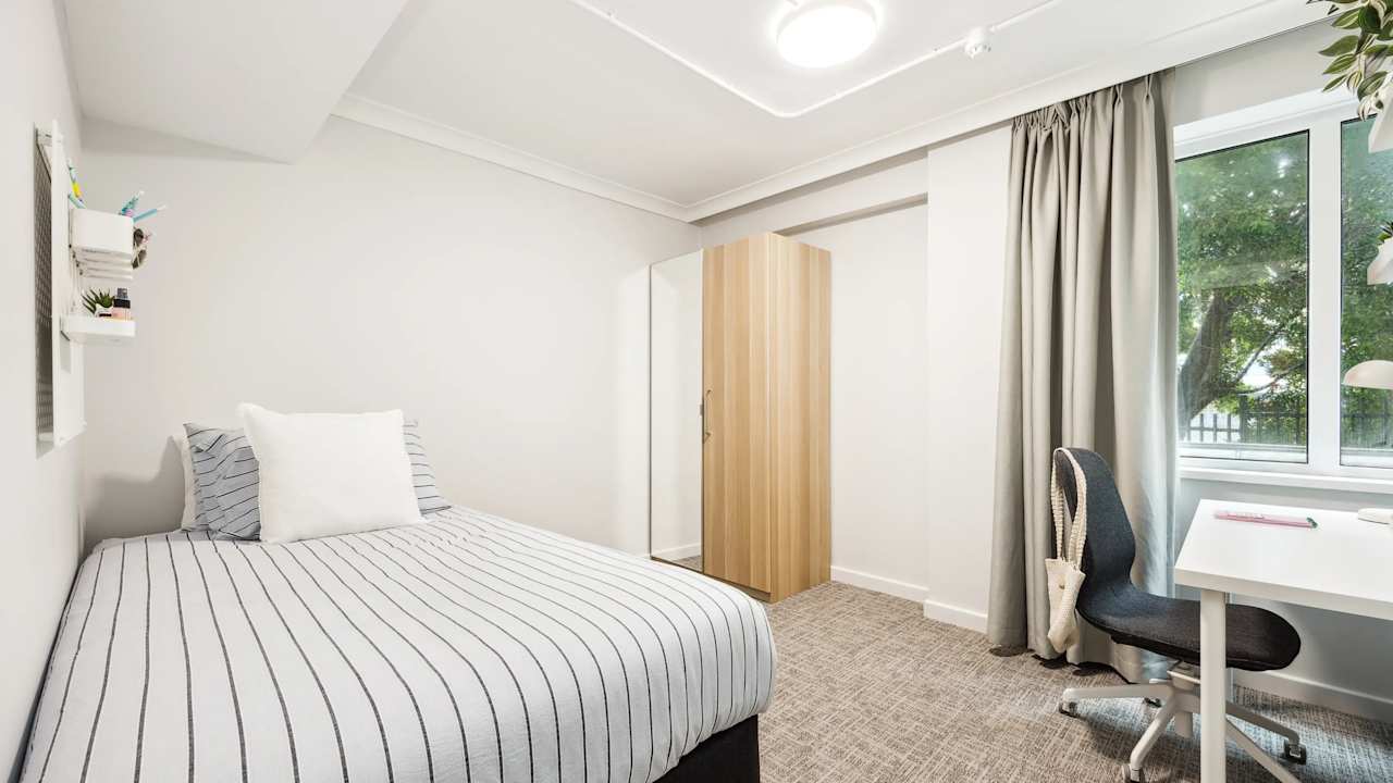 Furnished room in a flatshare
