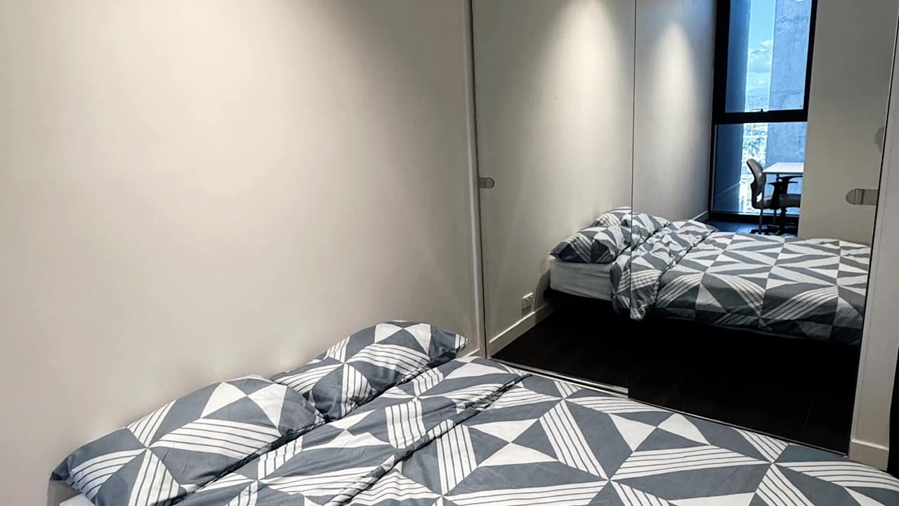 Furnished room with ensuite in a flatshare