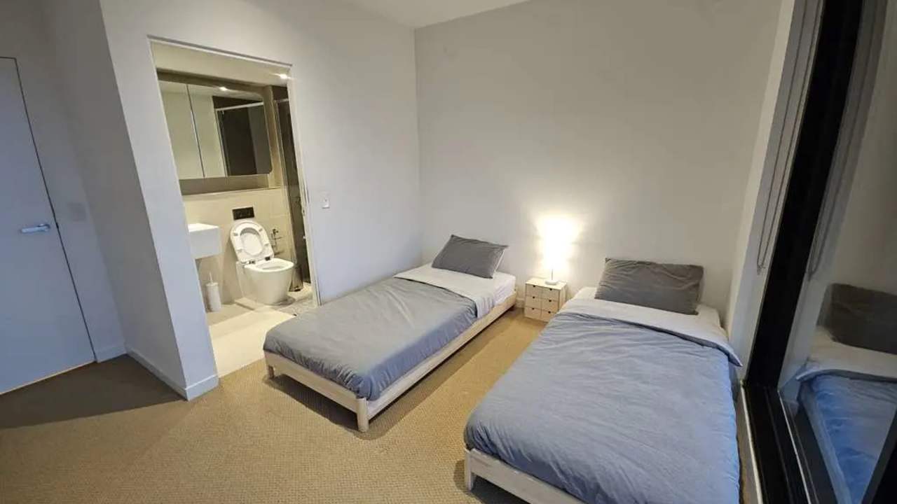 Furnished room with ensuite in a flatshare