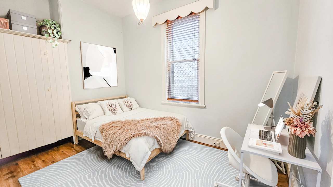 Furnished room in a share house