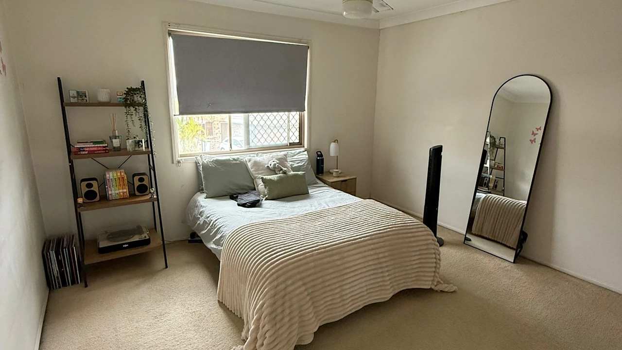 Room in a share house