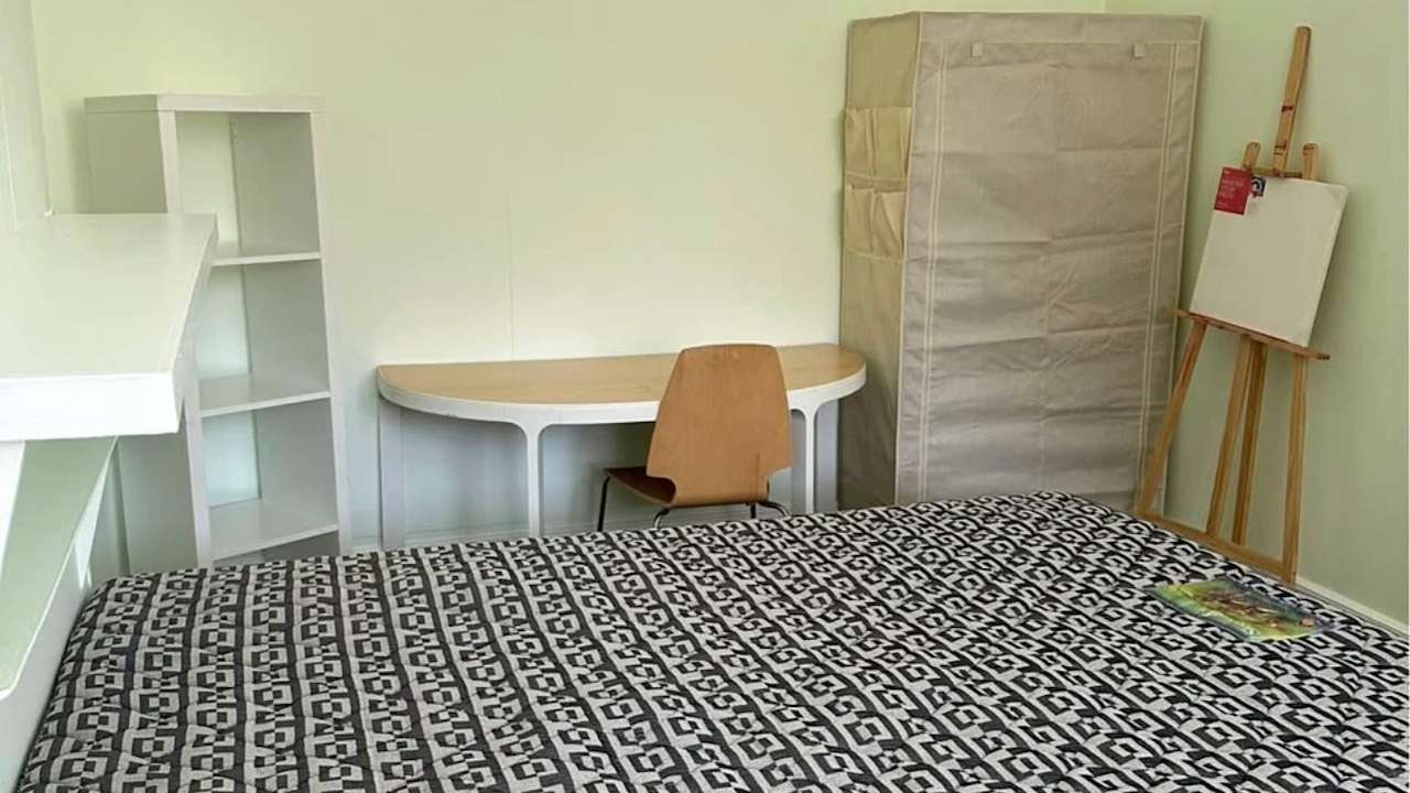 Furnished room in a share house