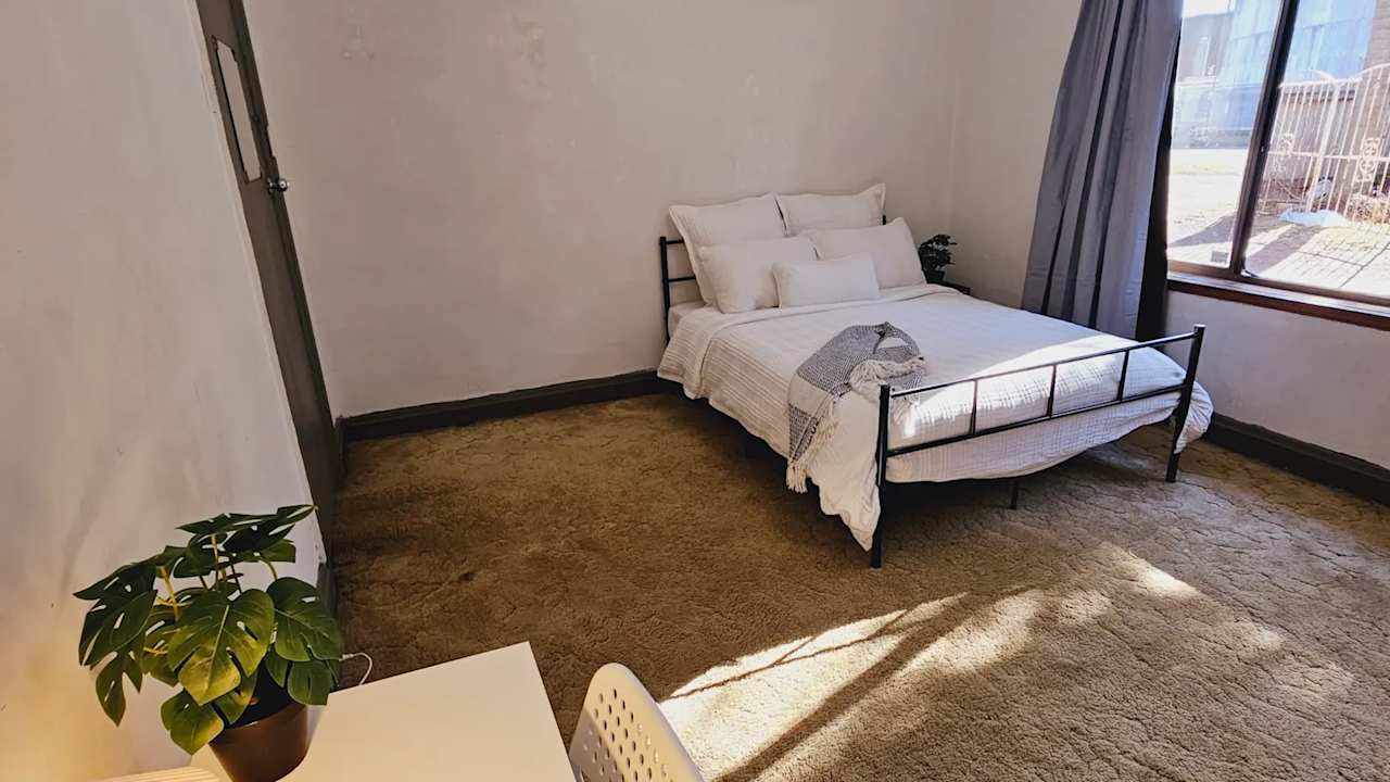 Furnished room in a flatshare