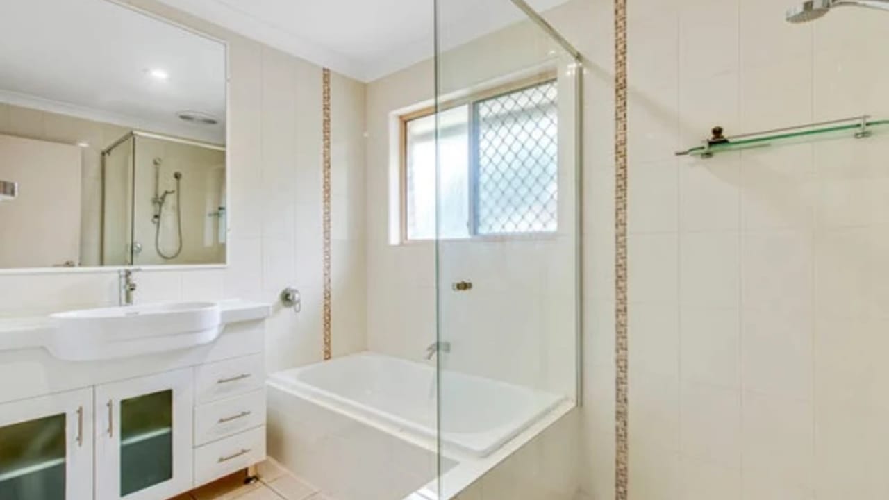 Unfurnished room in a share house