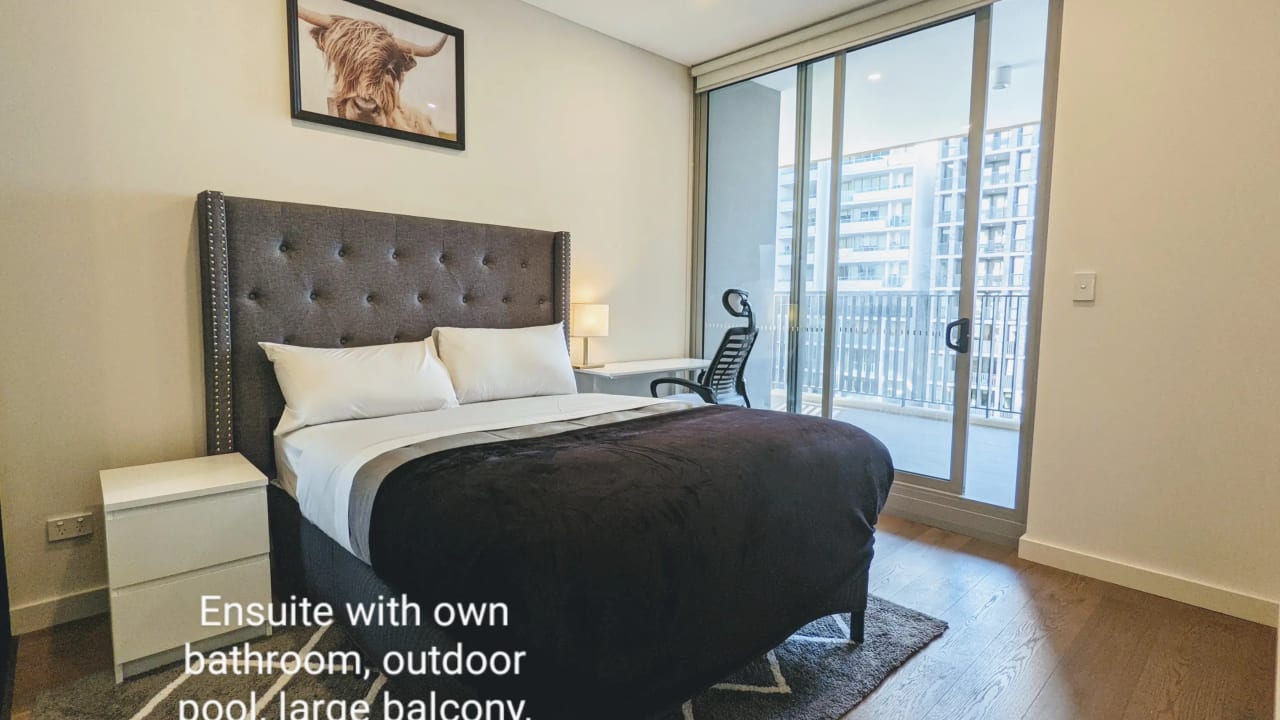 Furnished room with ensuite in a flatshare