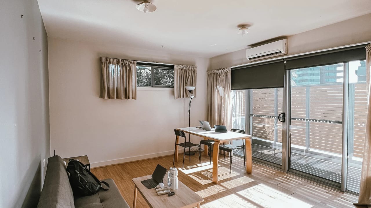 Furnished room in a flatshare