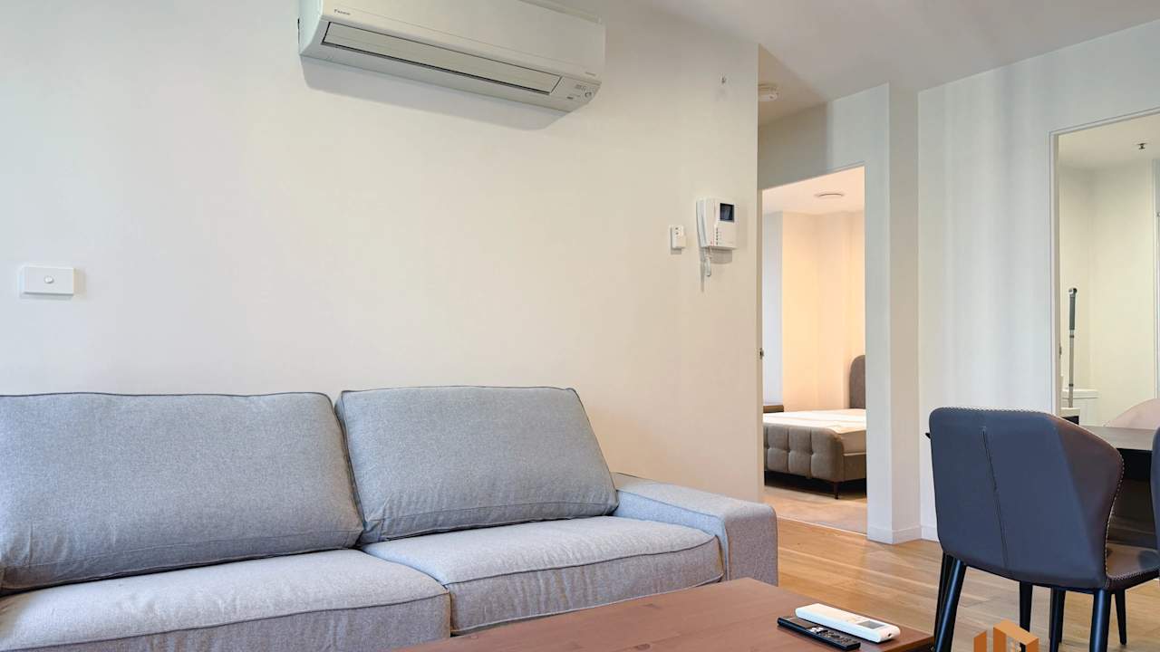 Furnished room in a flatshare