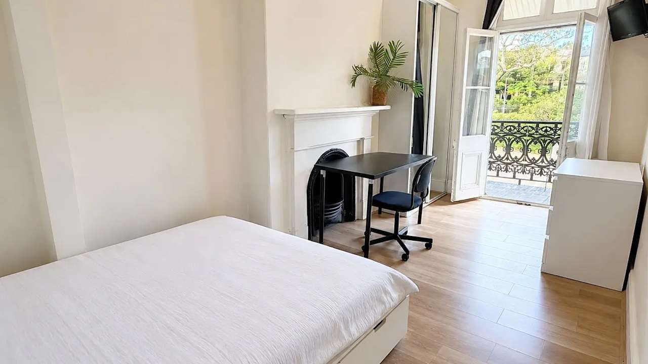 Furnished room in a share house