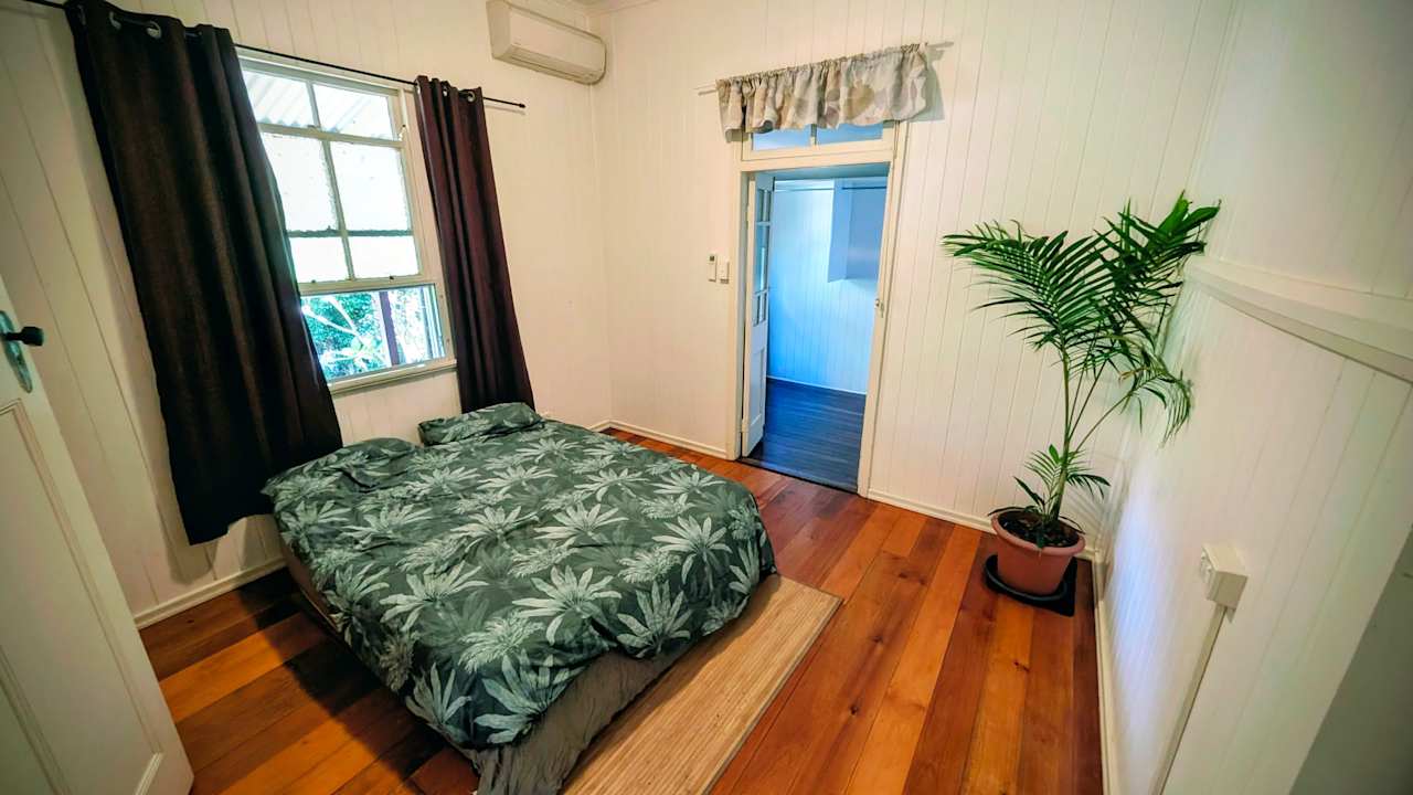 Room in a share house