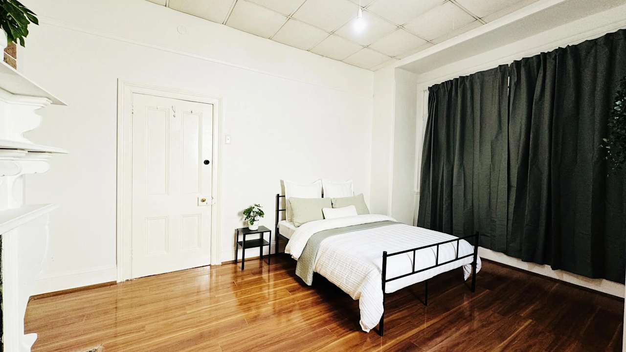 Furnished room in a flatshare