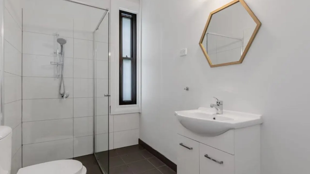 Room in a share house