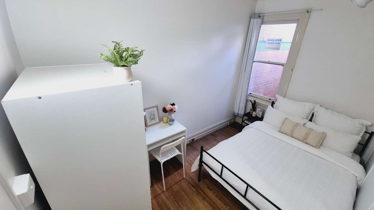 Furnished room in a flatshare