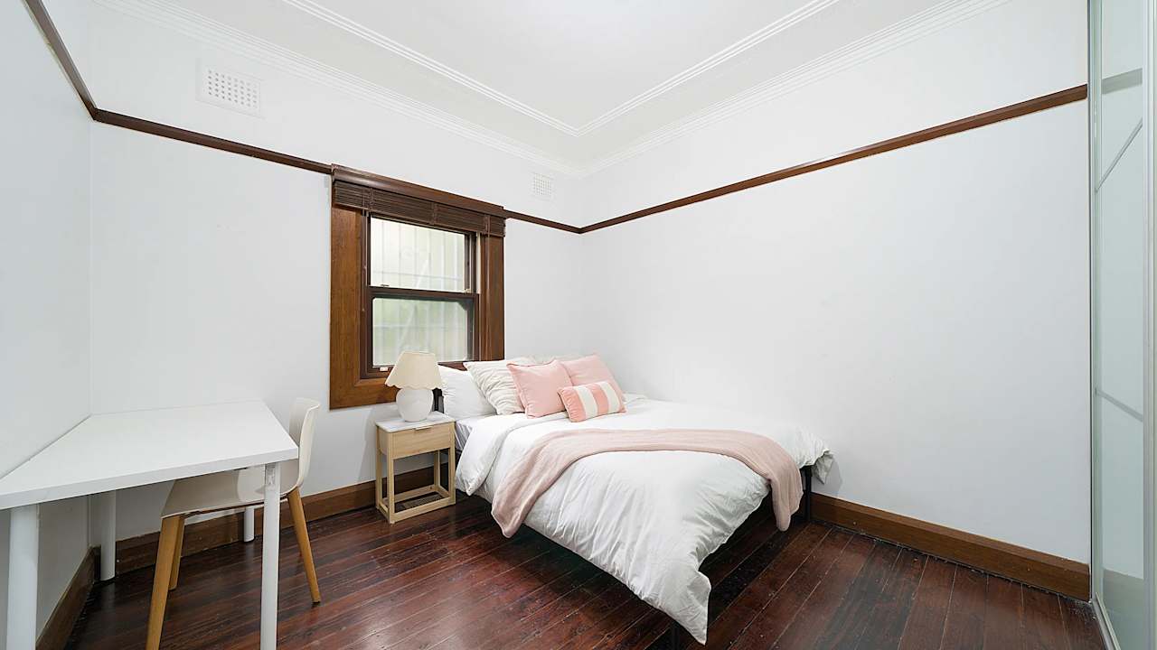 Room in a share house