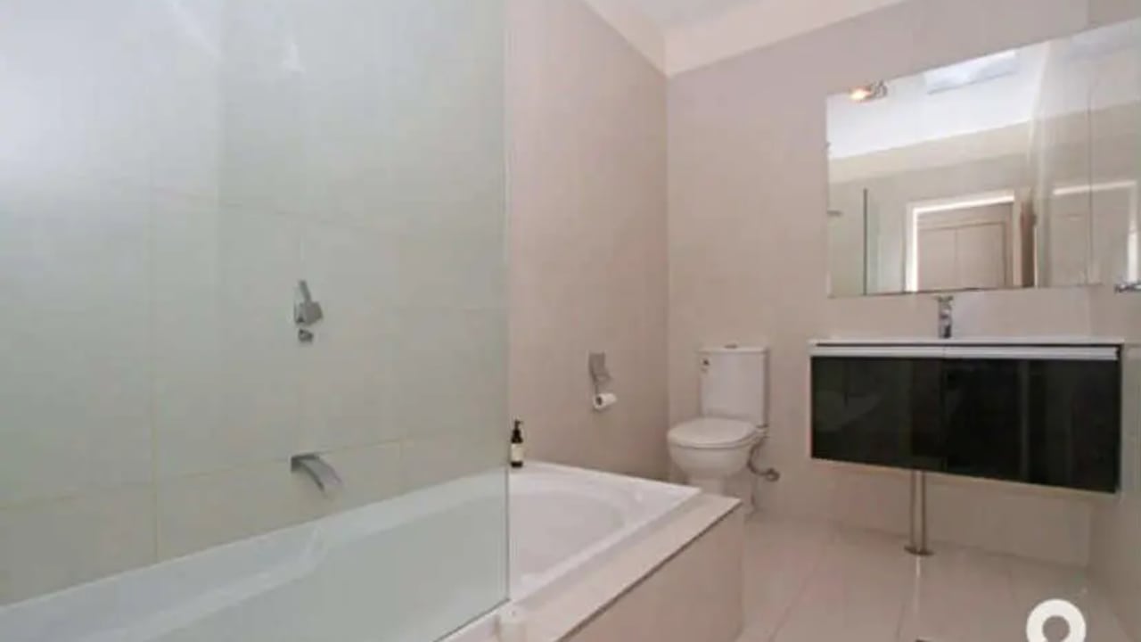 Unfurnished room in a flatshare