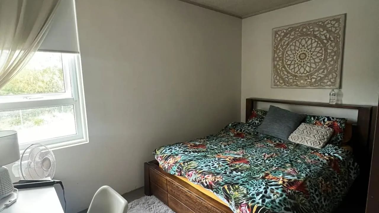 Furnished room in a flatshare