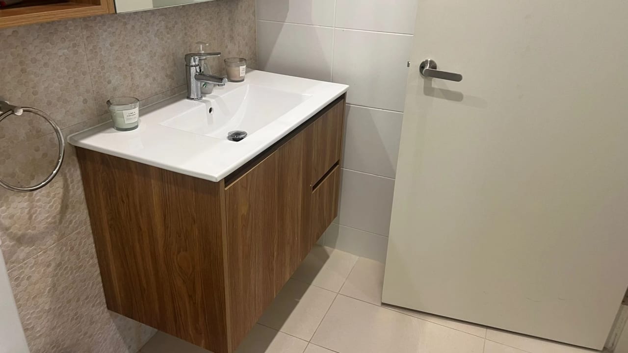 Furnished room with ensuite in a flatshare
