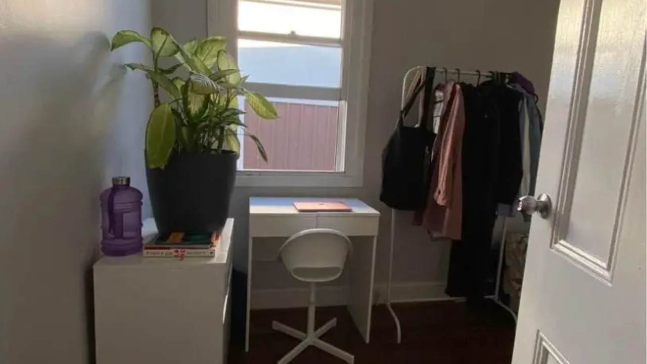 Furnished room in a share house