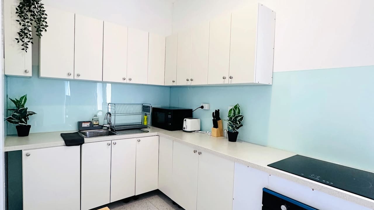 Furnished room in a flatshare