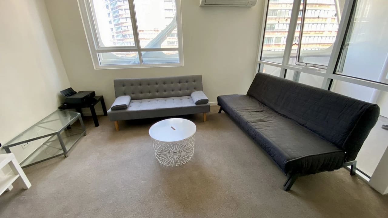 Furnished room in a flatshare