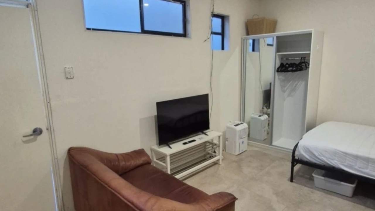 Furnished room studio flat for rent