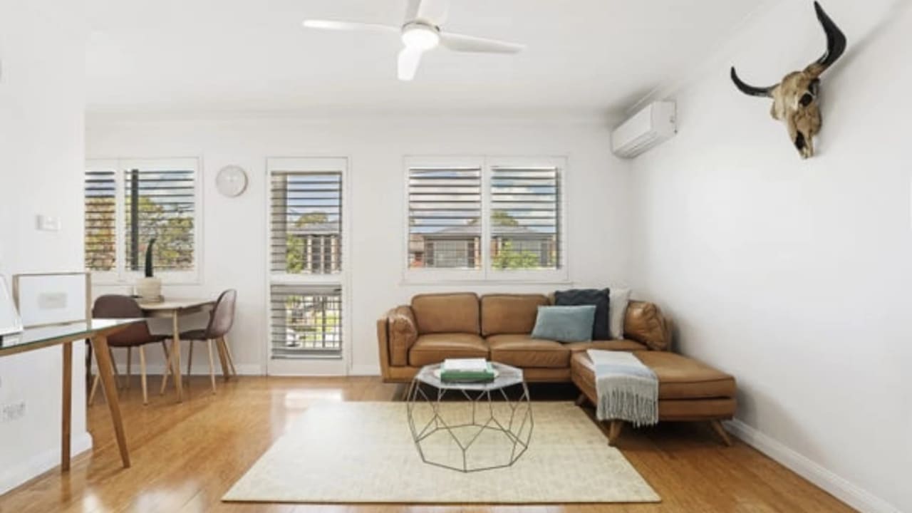 Furnished room in a flatshare