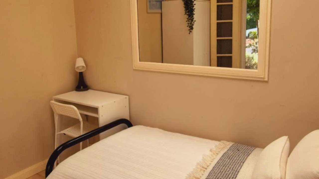 Furnished room in a flatshare