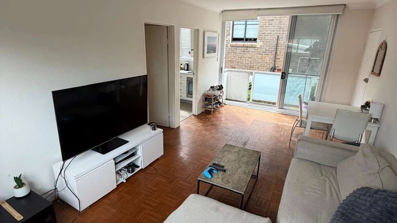 Furnished room with ensuite in a flatshare