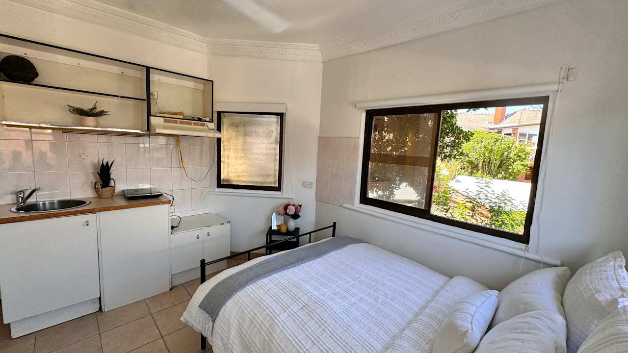 Furnished room studio flat for rent