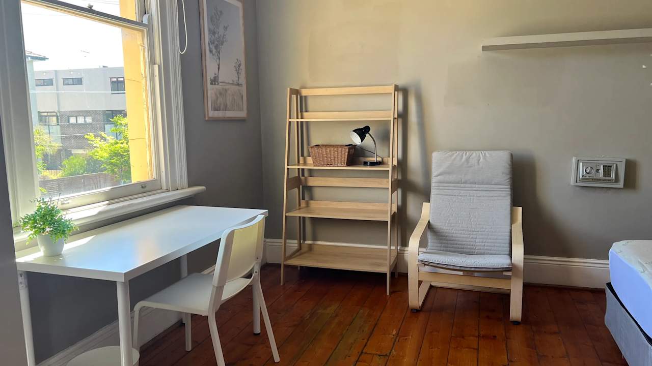 Furnished room in a flatshare