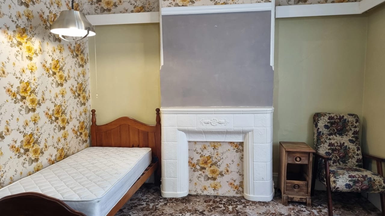 Room in a share house