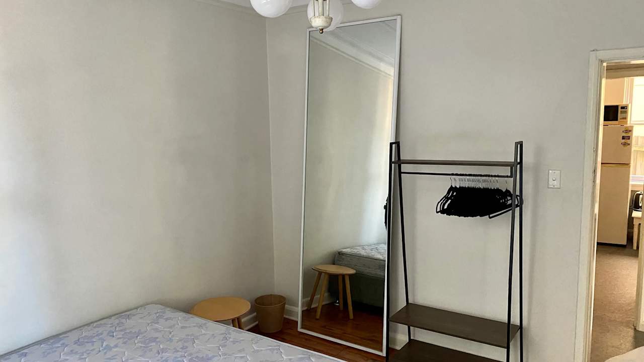 Furnished room in a flatshare