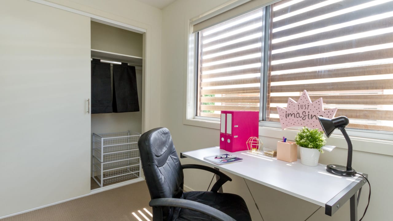 Room in a share house
