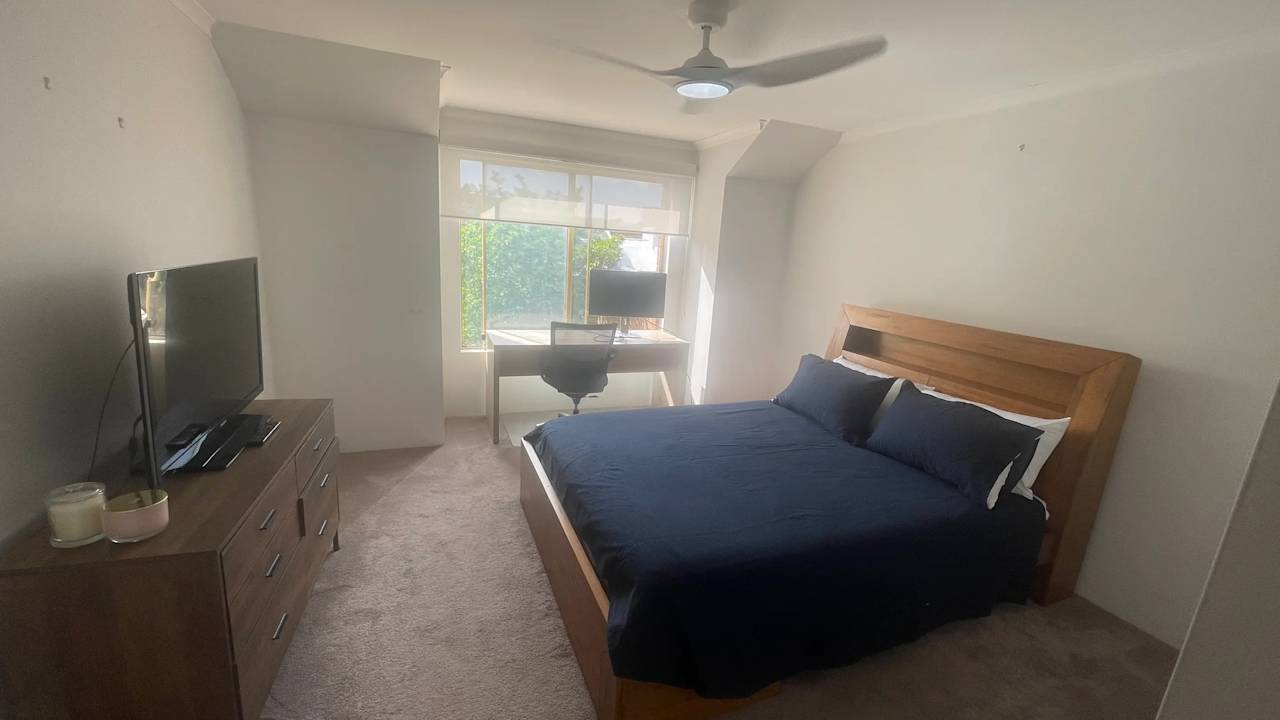 Furnished room with ensuite in a flatshare