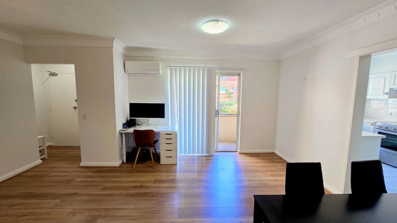 Furnished room in a flatshare