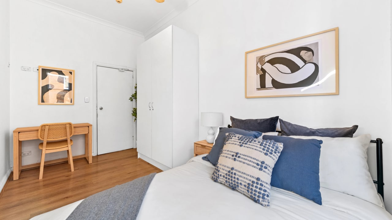 Room in a share house