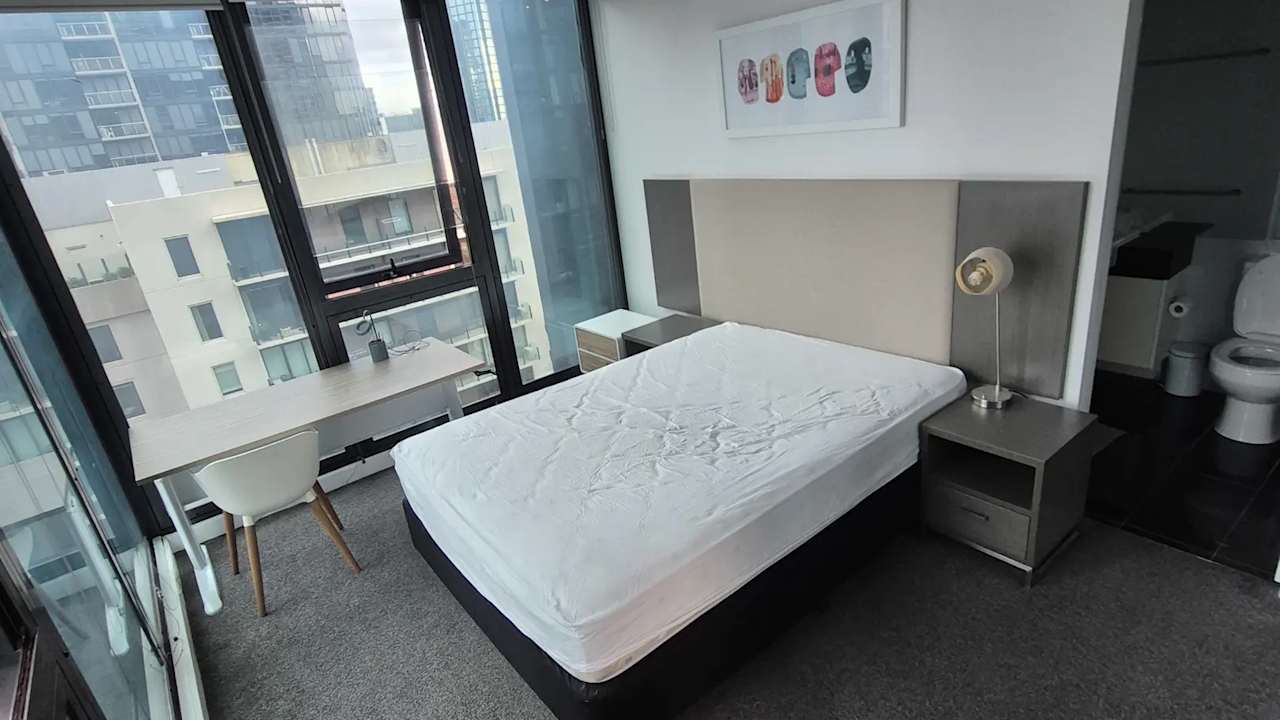 Furnished room with ensuite in a flatshare