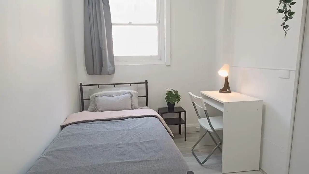 Furnished room in a share house