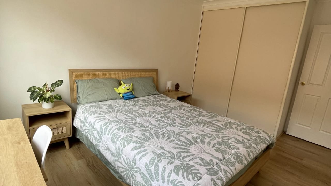 Furnished room in a flatshare