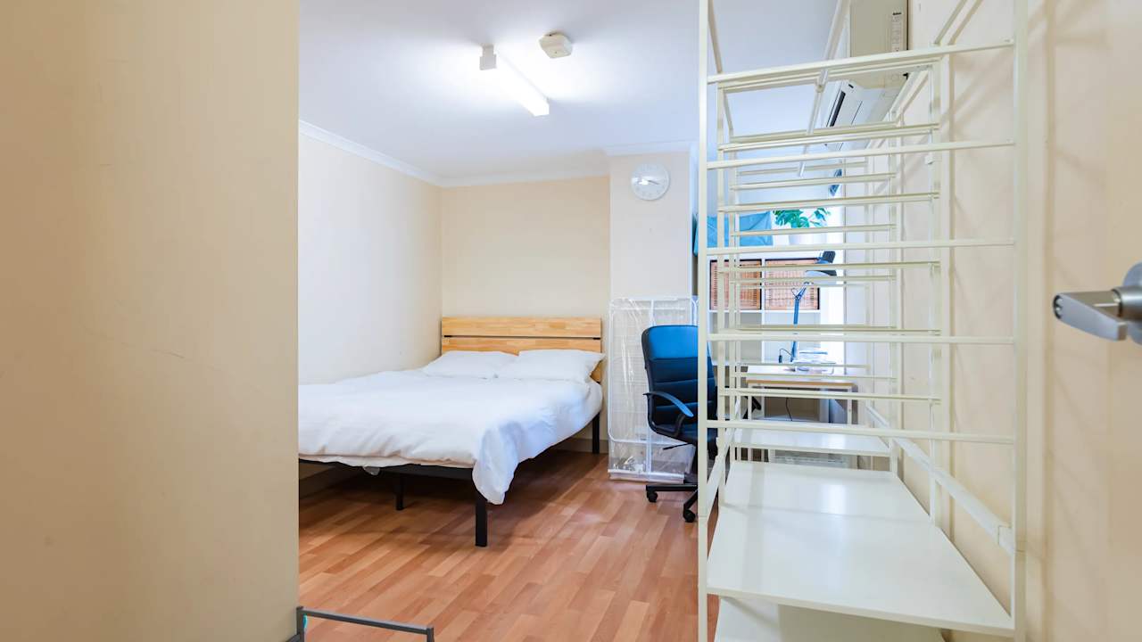 Furnished room with ensuite in a flatshare