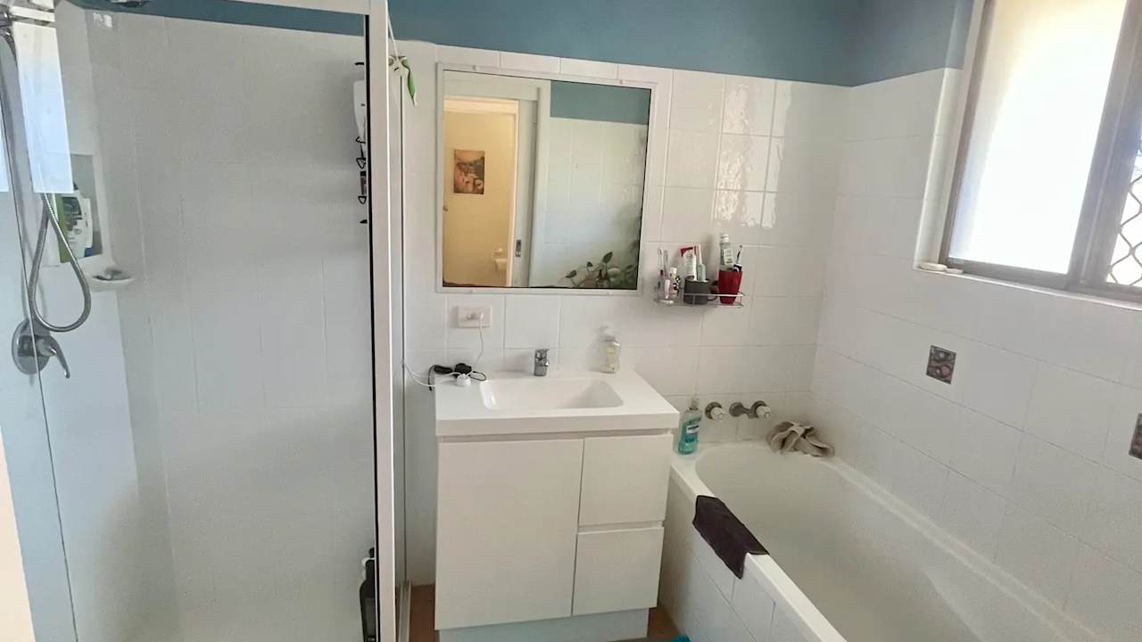 Unfurnished room in a share house