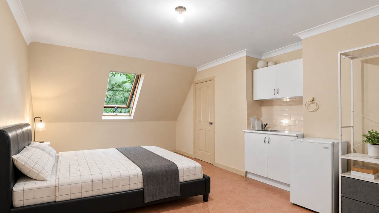 Furnished room studio flat for rent