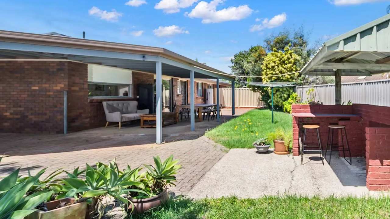 Whole property with 3 rooms for rent