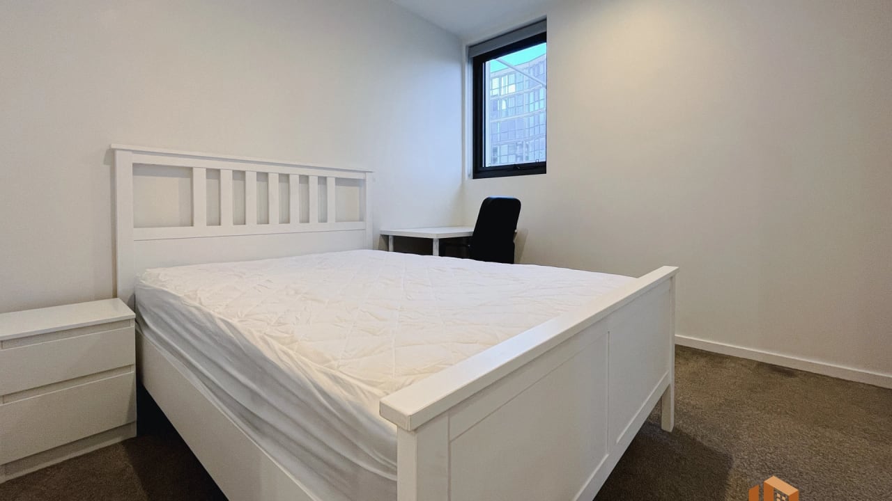 Furnished room with ensuite in a flatshare